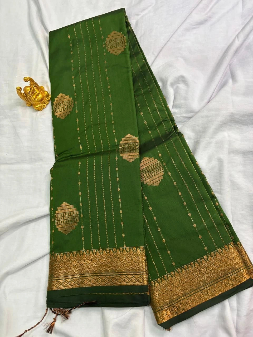 Deep Olive Green & Onion Pink Vaira Oosi Soft Silk Saree   VOS001